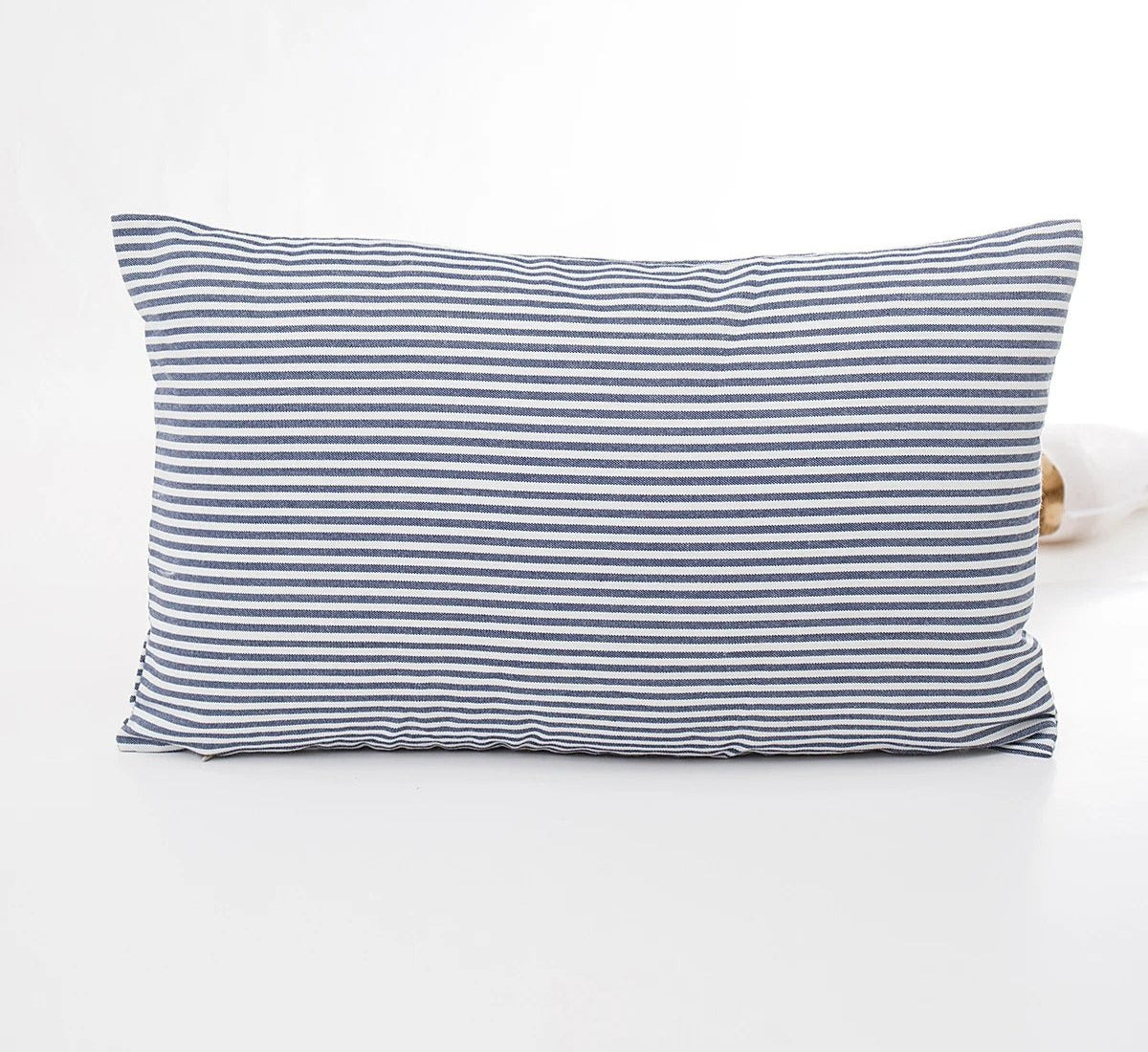 Coussin élégant MarbreLuxe - Housse de coussin à rayures modernes pour intérieurs élégants