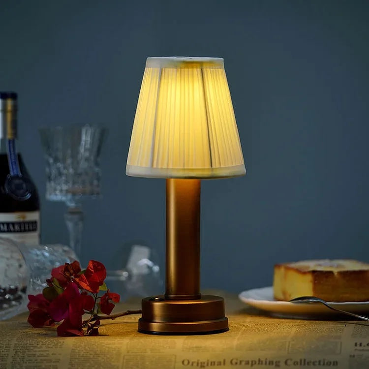 Élégance sans fil : Lampe de table en tissu dimmable de luxe