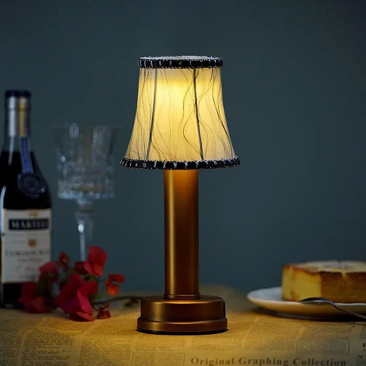 Élégance Sans Fil : Lampe de Table en Tissu Luxe Dimmable