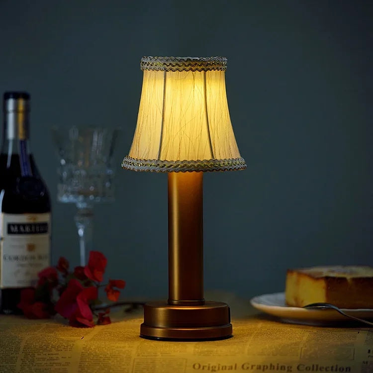 Élégance Sans Fil : Lampe de Table en Tissu Luxe Dimmable