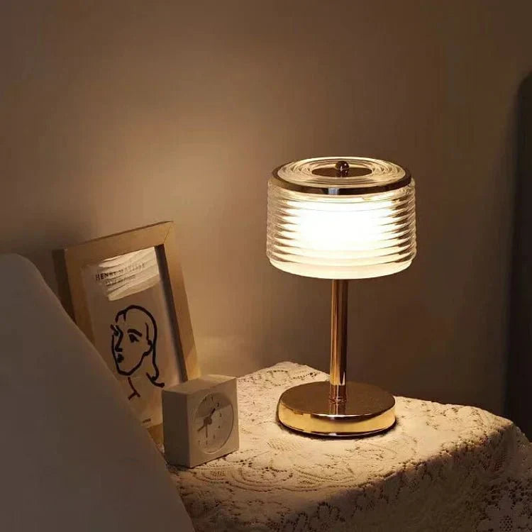 ElegantGlow - Lampe de table innovante à plusieurs couches en or