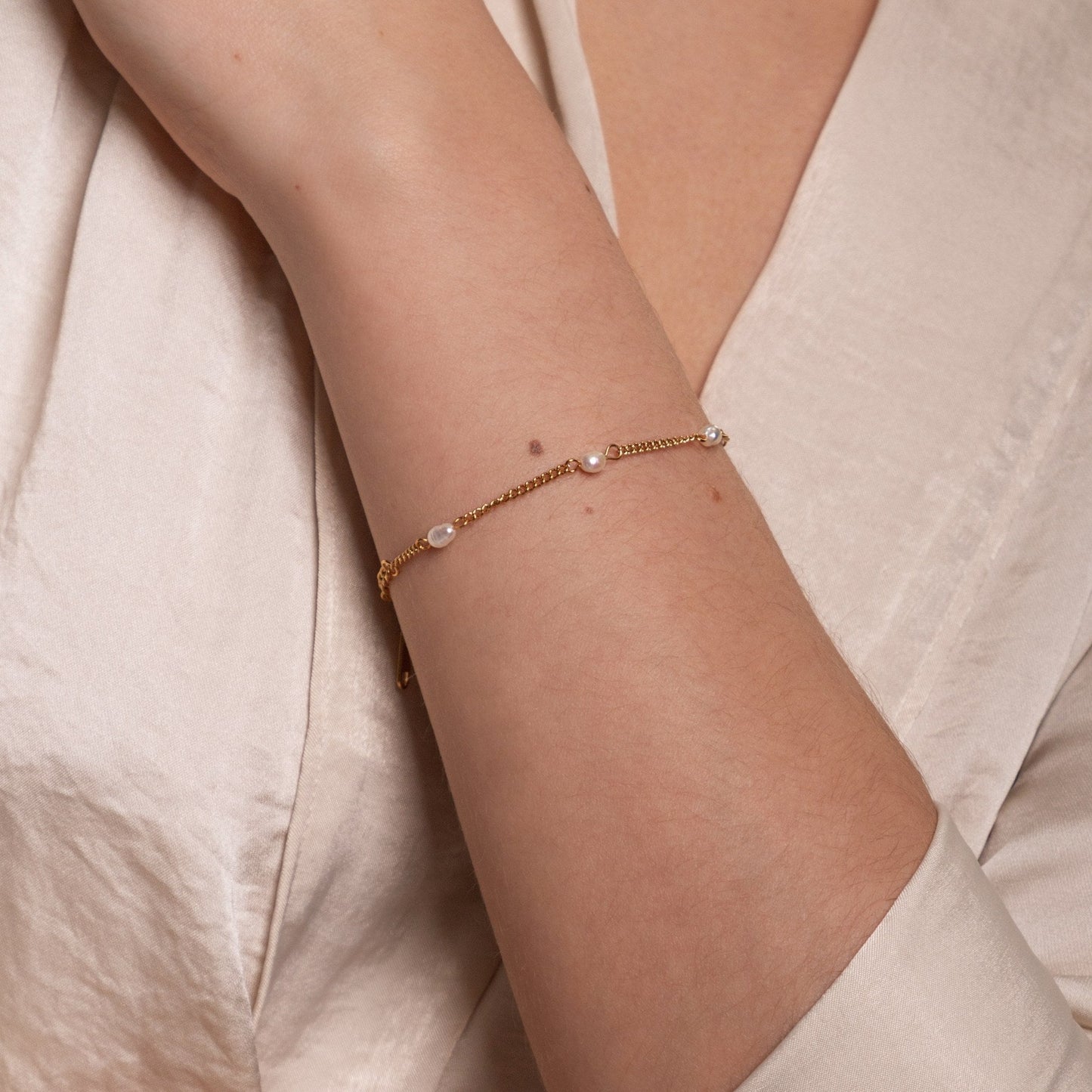 Bracelet Élégante Amara avec des Perles de Eau Douce Éblouissantes