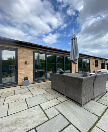 FILM ADHÉSIF DE CONFIDENTIALITÉ POUR FENÊTRE