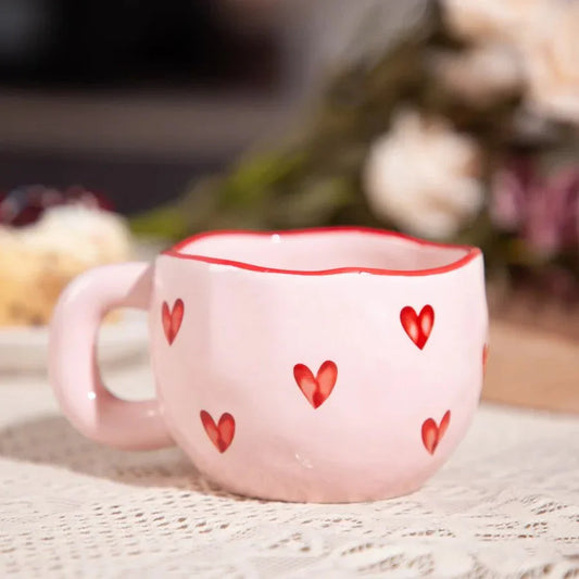 Tasse en céramique avec cœur rose