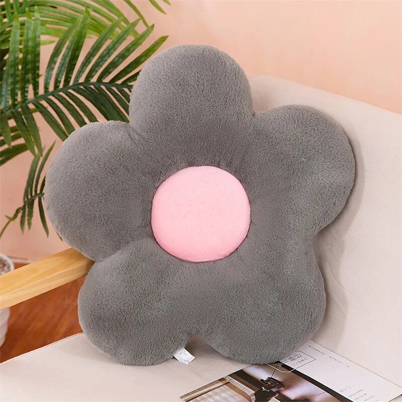 Coussin en peluche doux en forme de fleur