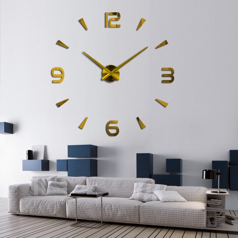 Vraiment grande horloge murale au design moderne