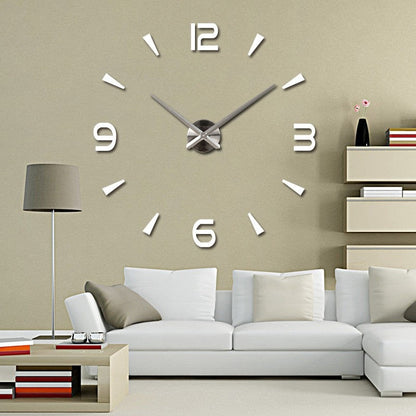 Vraiment grande horloge murale au design moderne