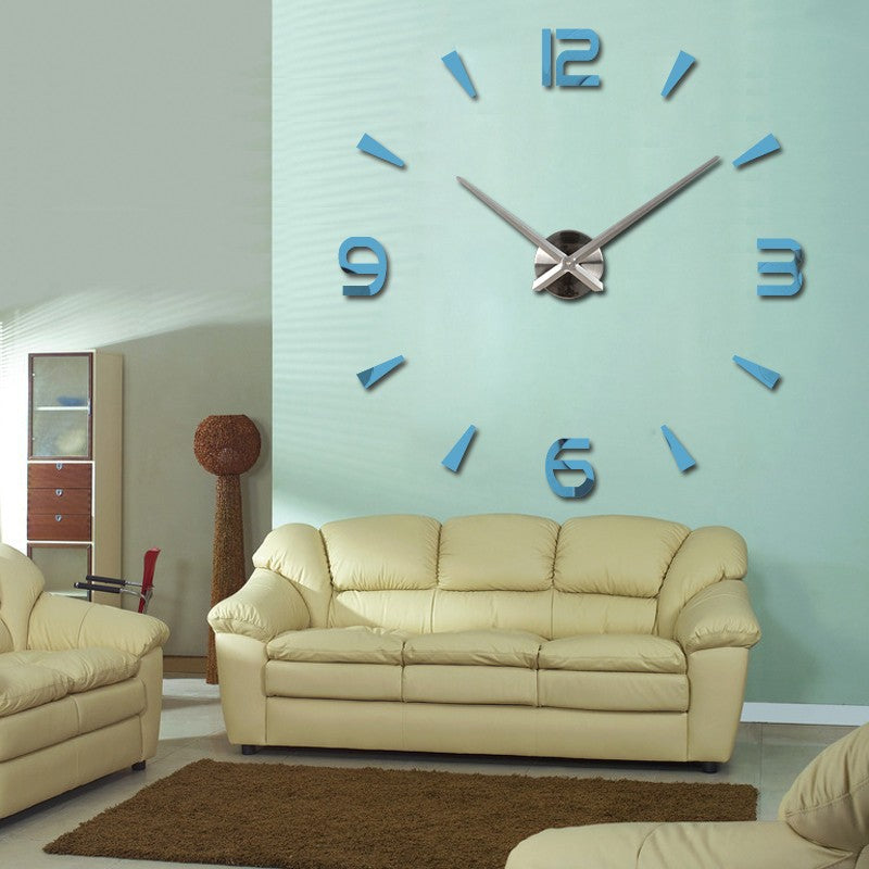 Vraiment grande horloge murale au design moderne