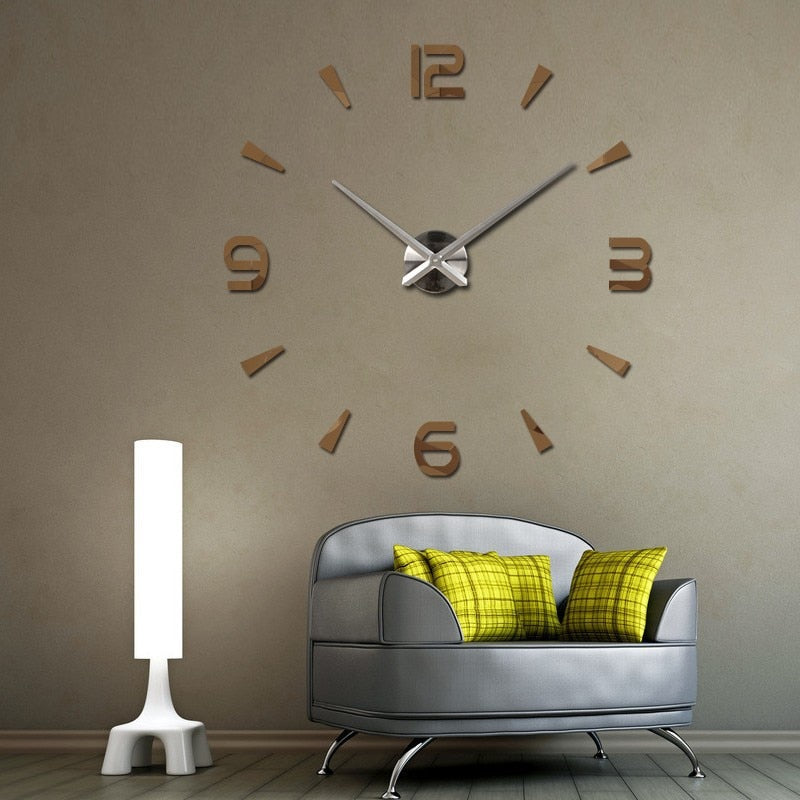 Vraiment grande horloge murale au design moderne