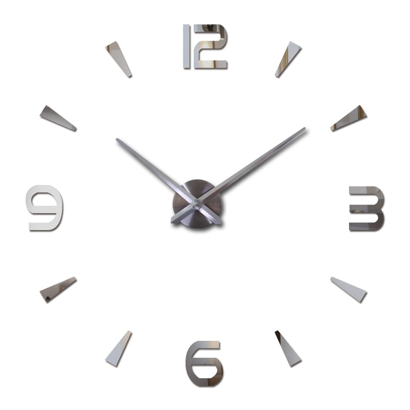 Vraiment grande horloge murale au design moderne