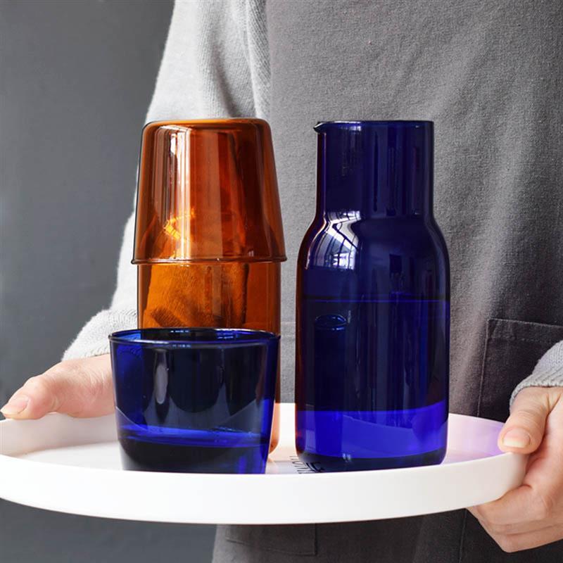 Carafe et verre en verre à eau vive