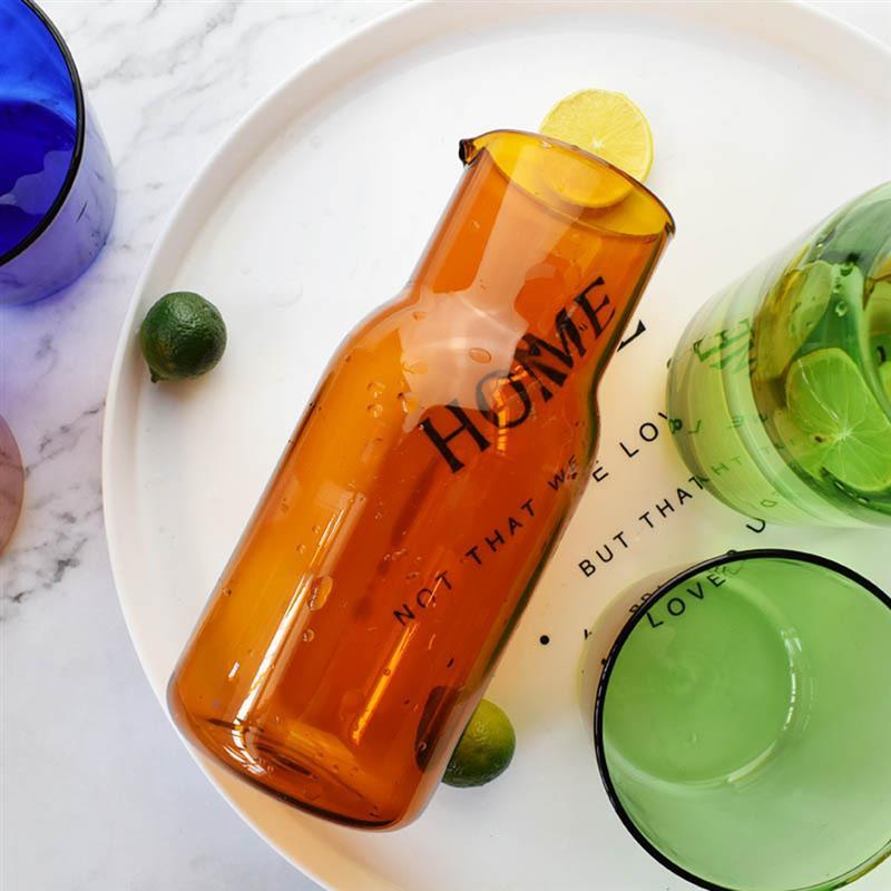 Carafe et verre en verre à eau vive