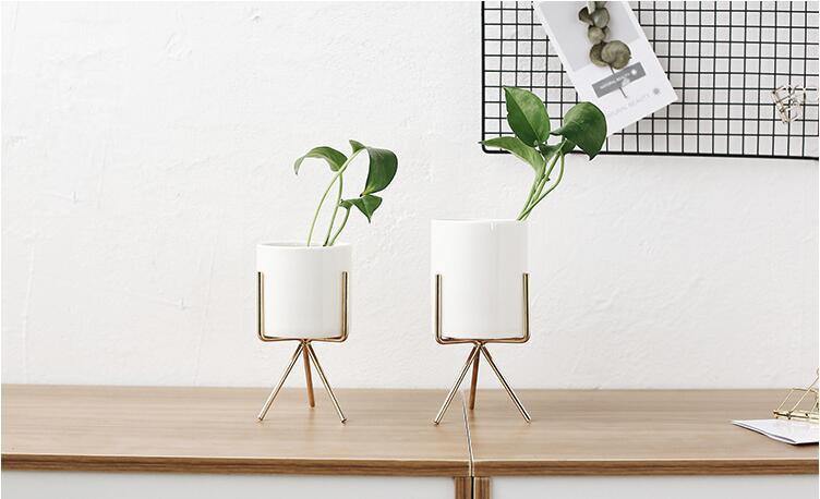 Compact ceramic plant pot Floroux with geometric metal stand | Modern design | Table decoration for the home