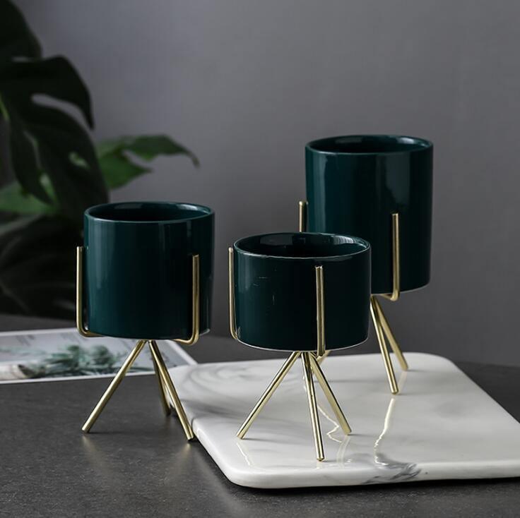 Compact ceramic plant pot Floroux with geometric metal stand | Modern design | Table decoration for the home