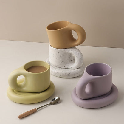 Élégance Intemporelle - Ensemble de Tasse et Soucoupe en Porcelaine Minimaliste