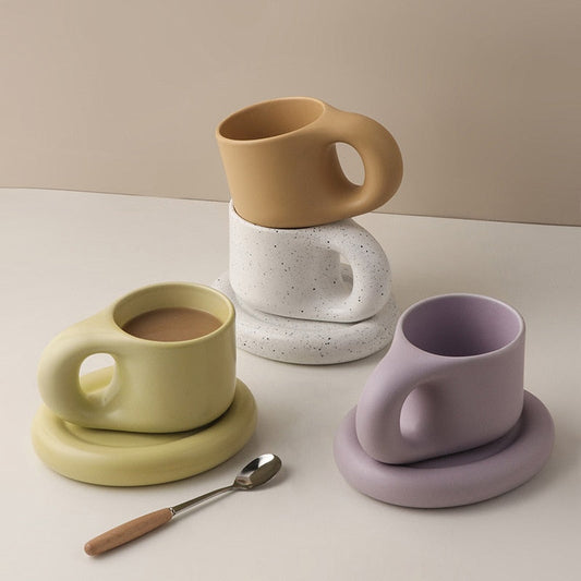 Élégance Intemporelle - Ensemble de Tasse et Soucoupe en Porcelaine Minimaliste