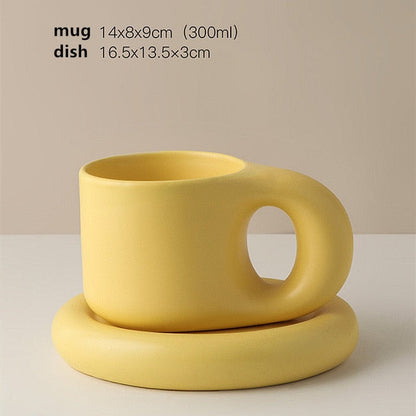 Élégance Intemporelle - Ensemble de Tasse et Soucoupe en Porcelaine Minimaliste