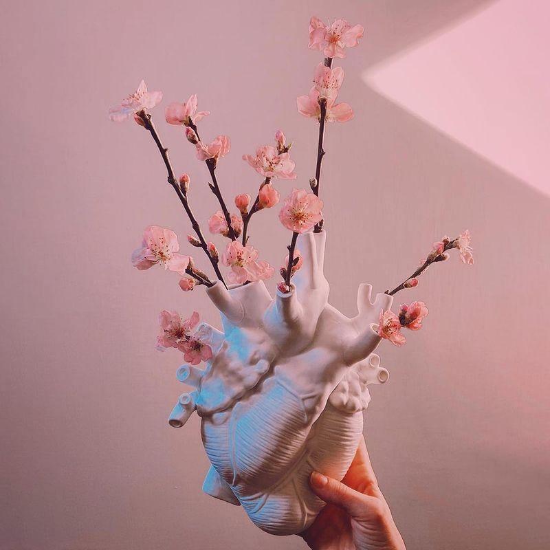 Ceramic heart-shaped vase Floroux | Anatomical design | Decorative vase for the home | Elegant flower vase