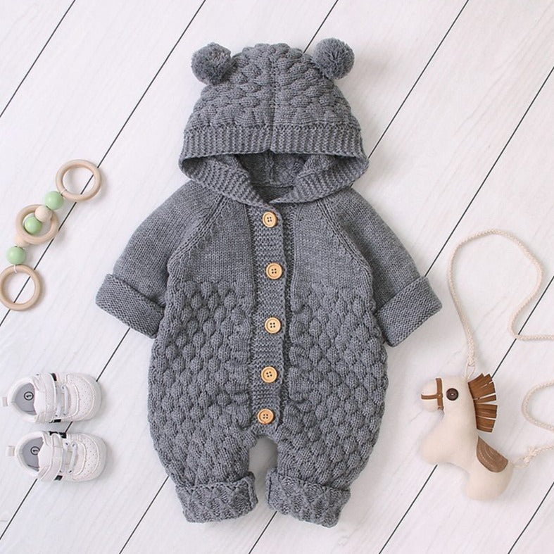 Combinaison pour bébé tricotée avec capuche