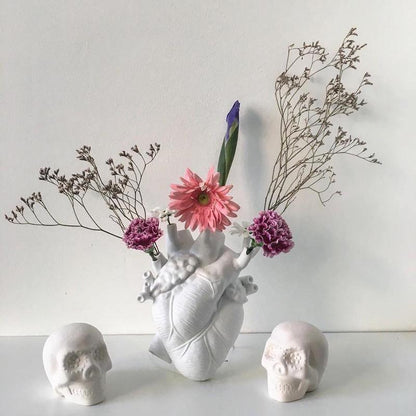 Ceramic heart-shaped vase Floroux | Anatomical design | Decorative vase for the home | Elegant flower vase