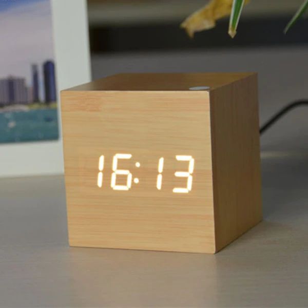 Horloge de table numérique Floroux | Design minimaliste | Écran LED | Moderne et fonctionnel | Parfait pour la maison et le bureau
