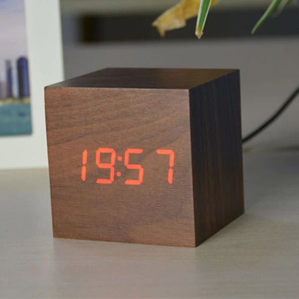 Horloge de table numérique Floroux | Design minimaliste | Écran LED | Moderne et fonctionnel | Parfait pour la maison et le bureau