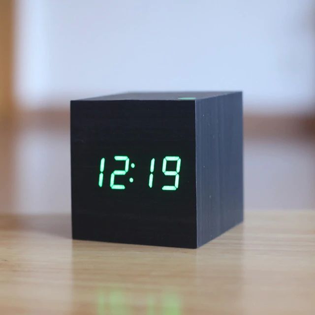 Horloge de table numérique Floroux | Design minimaliste | Écran LED | Moderne et fonctionnel | Parfait pour la maison et le bureau