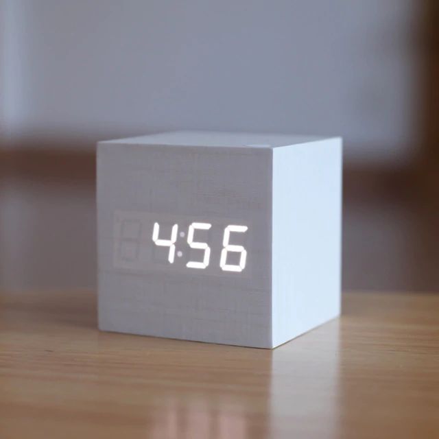 Horloge de table numérique Floroux | Design minimaliste | Écran LED | Moderne et fonctionnel | Parfait pour la maison et le bureau