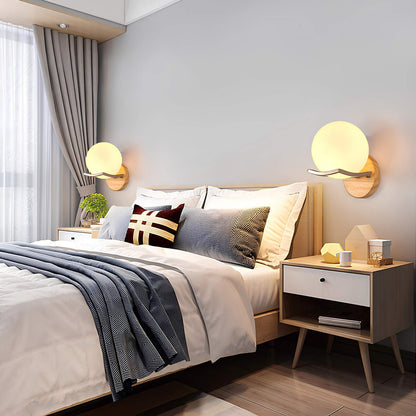 Floroux - Applique murale en verre élégante avec des accents en bois pour des espaces de vie contemporains