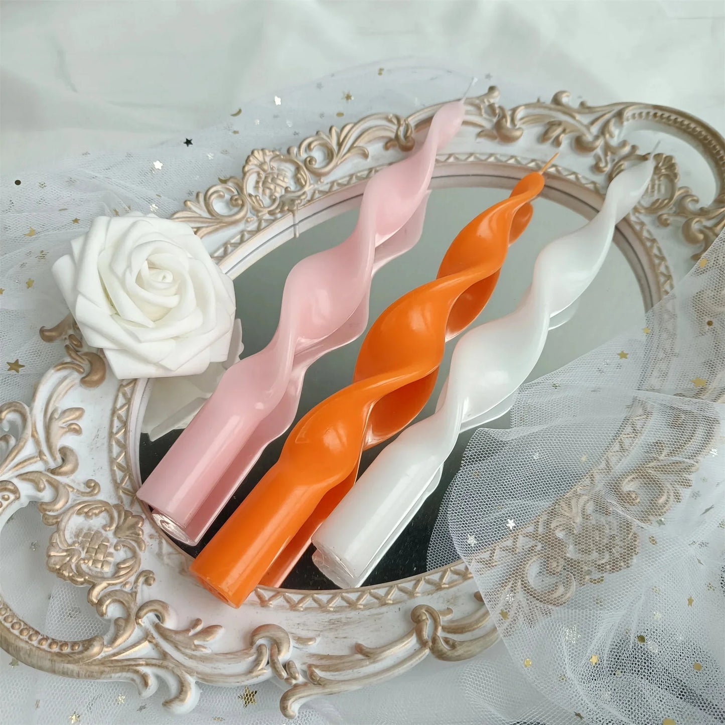 Ensemble de deux pièces en bougies coniques torsadées