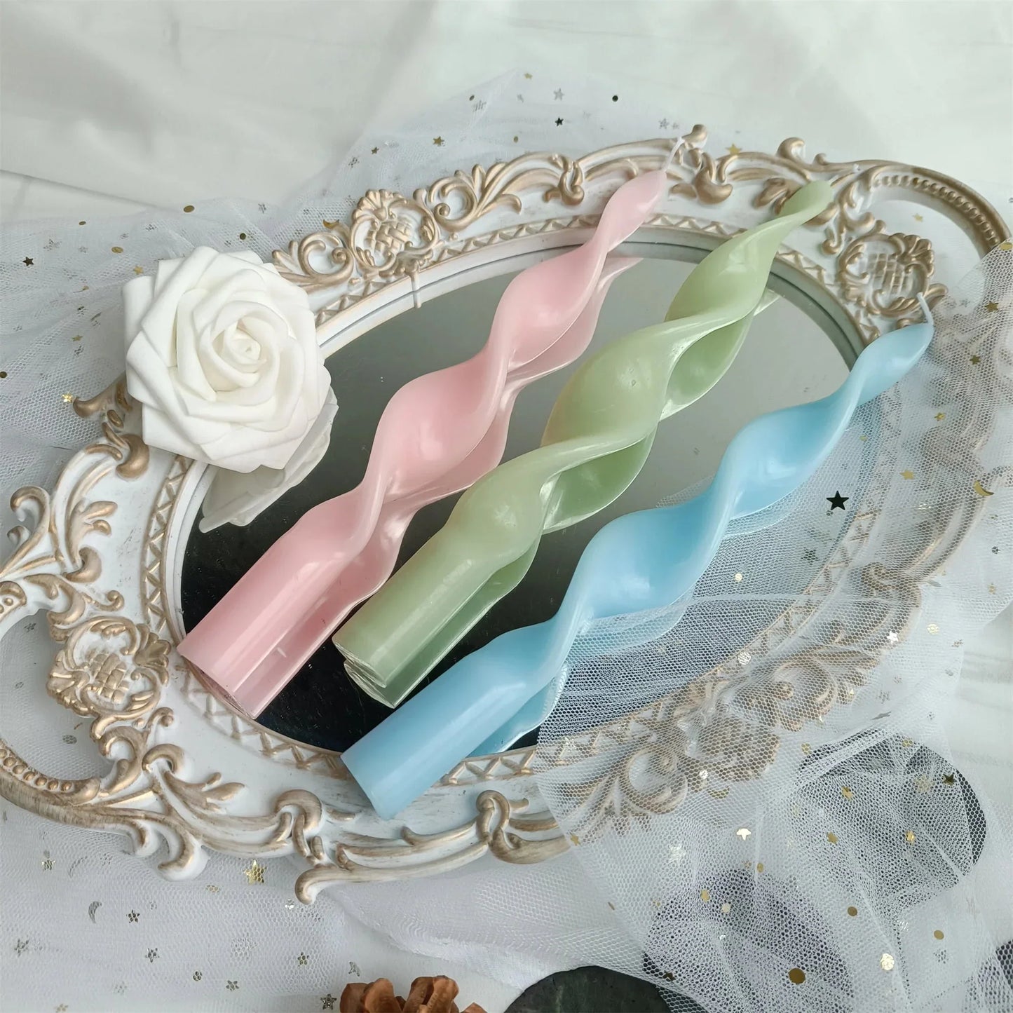 Ensemble de deux pièces en bougies coniques torsadées