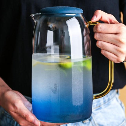 Ensemble de carafes en verre bleu ombragé