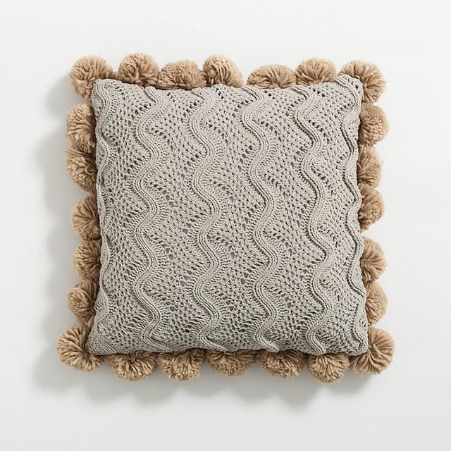 Coussin en tricot avec pompons