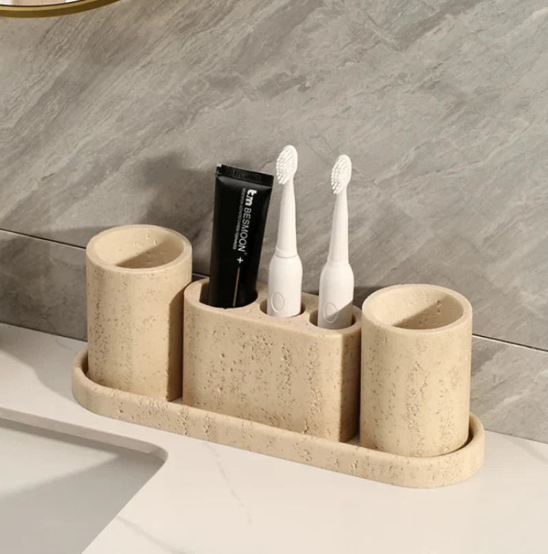 Accessoires de salle de bain en pierre travertin.