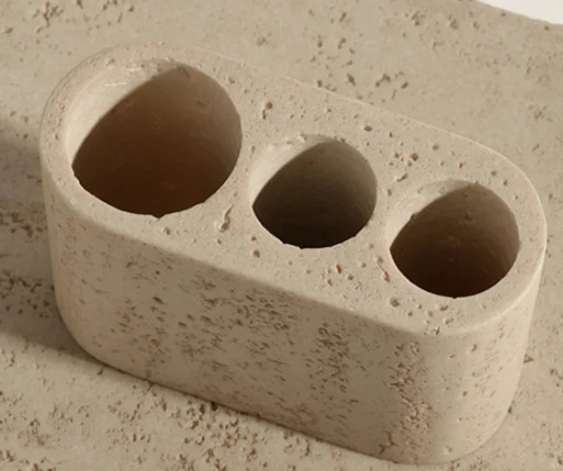 Accessoires de salle de bain en pierre travertin.