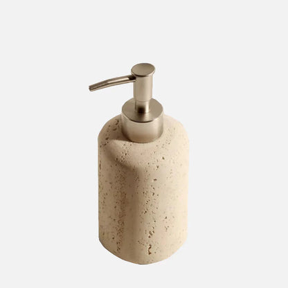 Accessoires de salle de bain en pierre travertin.